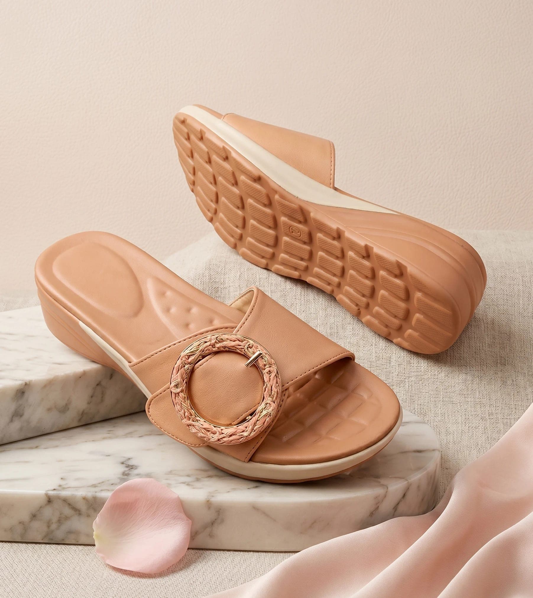 Aura Gold-Ring Camel Comfort Slide